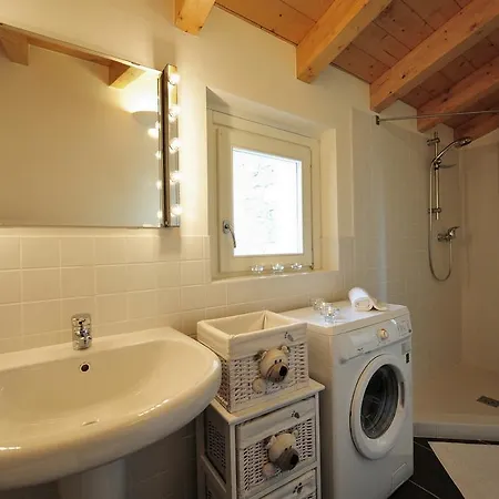 Orange - Apt. 4 *